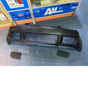 Paragolpes delantero VW Golf 4 R32 Look (rejillas de plástico)