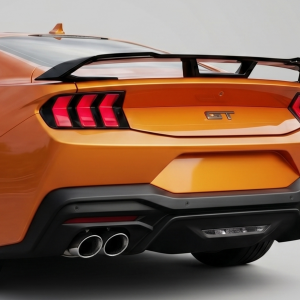 Alerón Ford Mustang 2024+ Look GT Brillante Negro