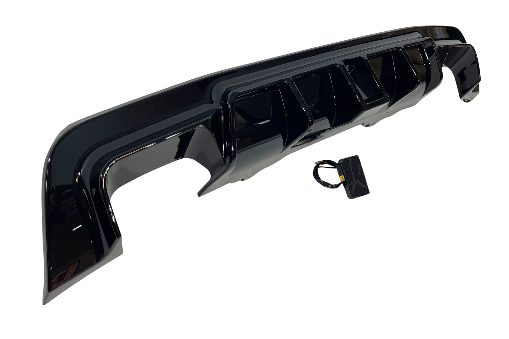 difusor-trasero-bmw-e60-look-m-performance-brillante-negro-luz-de-freno-led-2.png Difusor Trasero BMW E60 look M Performance Brillante Negro Luz de freno led
