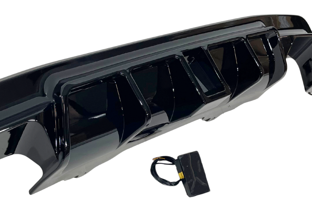 difusor-trasero-bmw-e60-look-m-performance-brillante-negro-luz-de-freno-led-3.png Difusor Trasero BMW E60 look M Performance Brillante Negro Luz de freno led