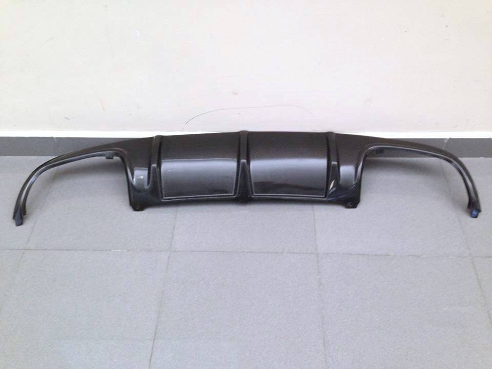 difusor-trasero-de-carbono-mercedes-w204.jpg Difusor Trasero De Carbono Mercedes Clase C W204 4 puertas