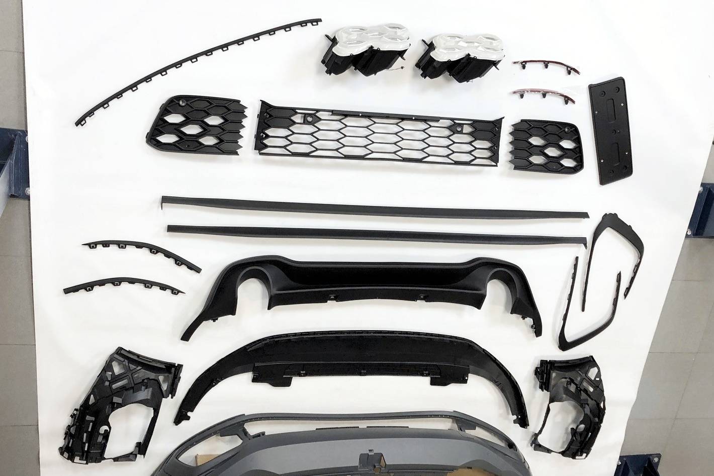 kit-de-carroceria-volkswagen-golf-8-3-5p-2019-2023-look-gti-2-salidas-3.jpg Kit De Carrocería Volkswagen Golf 8 3 /5P 2019-2023 Look GTI 2 Salidas