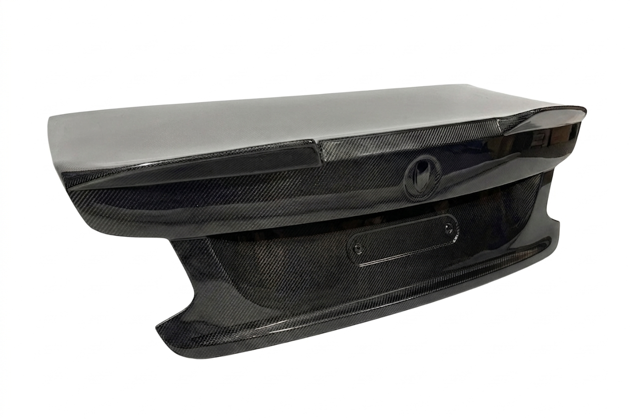 porton-carbono-bmw-f87-look-cs.png Portón Carbono BMW F87 Look CS